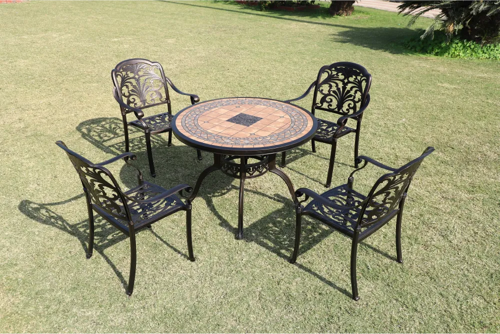 Crown Chair Set With Round Tile Table4