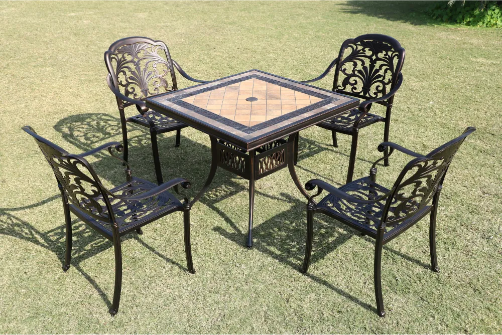 Crown Chair Set With Square Tile Table3