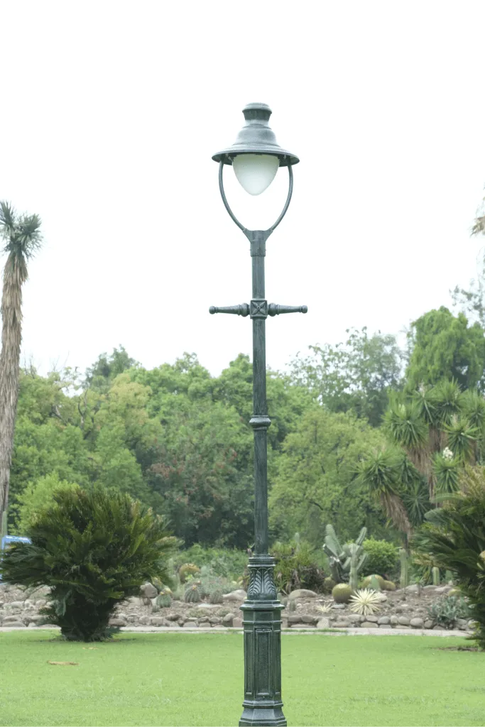 Manchester Pole Wih Dublin Lantern