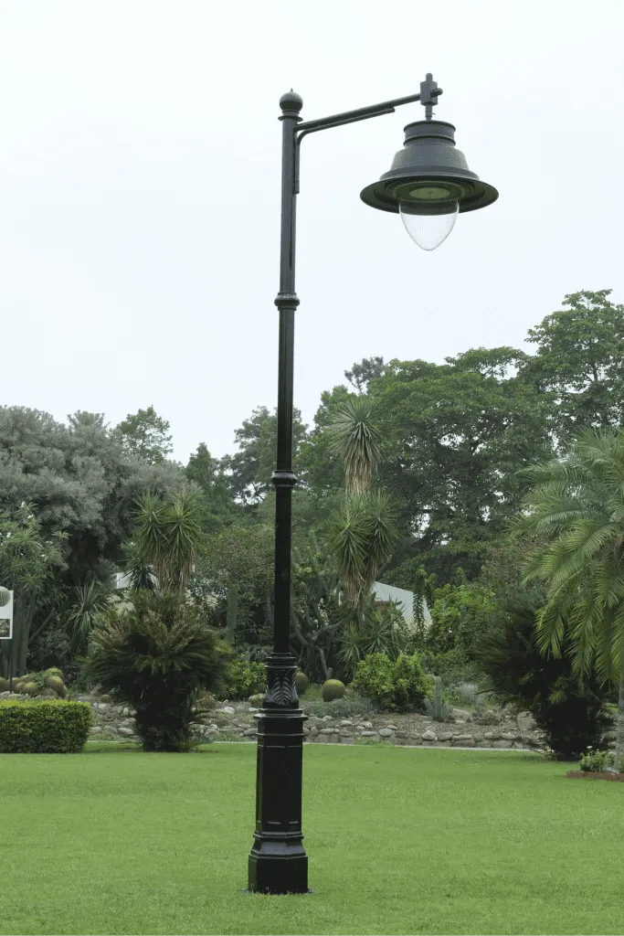 Manchester Pole With Cambridge Lantern