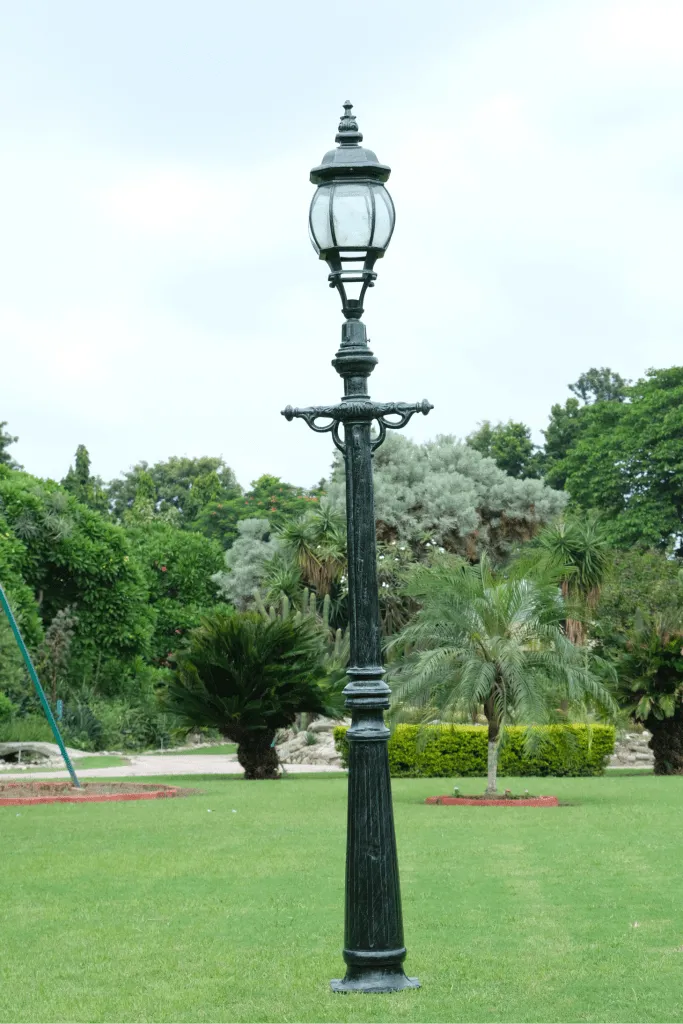Victorian Light Pole 1